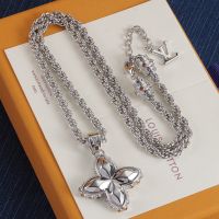Louis Vuitton LV Flower Studs Pendant Necklace in Metal Silver